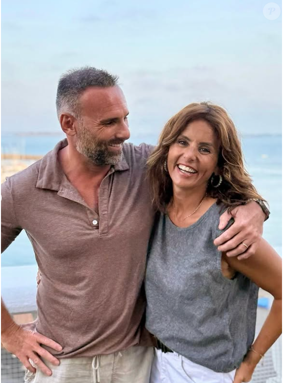 Faustine Bollaert prend la pose avec son frère Charles, qui vit à Miami.