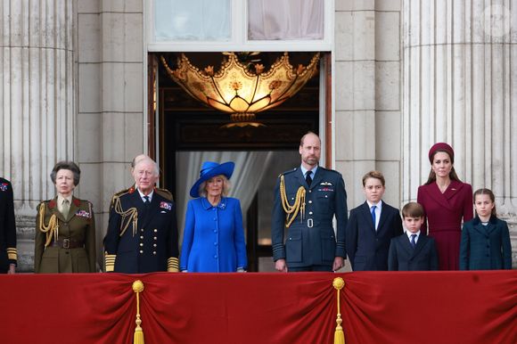 Pourtant, un détail agace profondément la sœur aînée du roi Charles III : l'attitude du prince William face à certaines de ses responsabilités royales...

Le 5 mai 2025, la famille royale britannique assiste aux célébrations du 80^e anniversaire de la fin de la Seconde Guerre mondiale (VE Day) au balcon de Buckingham Palace, à Londres.