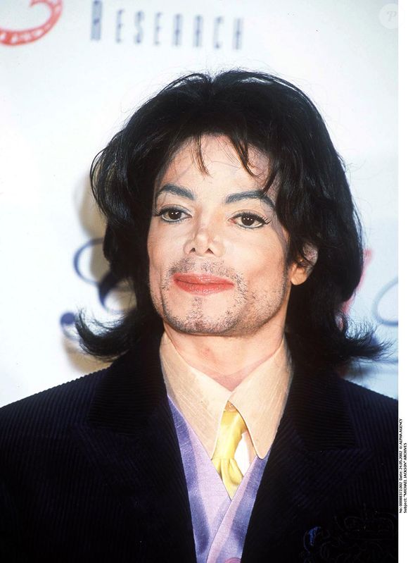 Dans les années 80, Michael Jackson adopte Bubbles, qui devient rapidement son compagnon de vie à Neverland.

Michael Jackson archives portrait

ALPHA AGENCY / BESTIMAGE