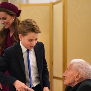 Catherine (Kate) Middleton, princesse de Galles, Le prince George de Galles - Les membres de la famille royale britannique assistent à la célébration du 80ème anniversaire de la fin de la Seconde guerre mondiale (VE80 Tea Party) au palais de Buckingham, à Londres, au Royaume-Uni, le 5 mai 2025. 

© Yui Mok/WPA-Pool / Julien Burton / Bestimage