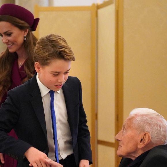 Catherine (Kate) Middleton, princesse de Galles, Le prince George de Galles - Les membres de la famille royale britannique assistent à la célébration du 80ème anniversaire de la fin de la Seconde guerre mondiale (VE80 Tea Party) au palais de Buckingham, à Londres, au Royaume-Uni, le 5 mai 2025. 

© Yui Mok/WPA-Pool / Julien Burton / Bestimage