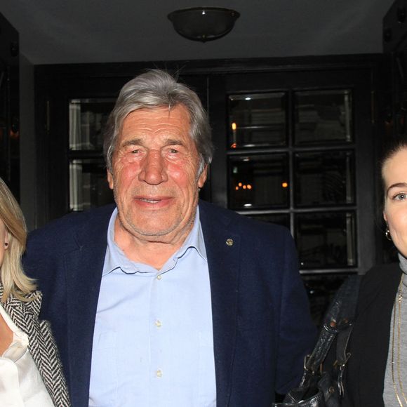 Jean-Pierre Castaldi entouré par sa femme Corinne Champeval et leur fille Paola - JP.Castaldi fête son anniversaire (80 ans) au restaurant "Laurent" à Paris le 1er octobre 2024.

© Philippe Baldini / Bestimage