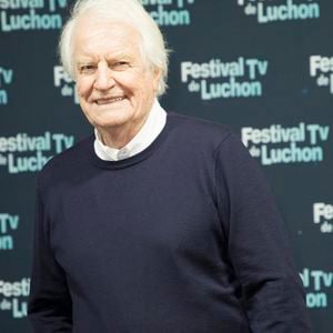 Ce refuge savoyard est devenu essentiel à son équilibre.

André Dussolier pour Juliette dans son bain sur Arte. - Photocall lors de la 24ème édition du festival Tv de Luchon le 11 février 2022. © Christophe Aubert via Bestimage