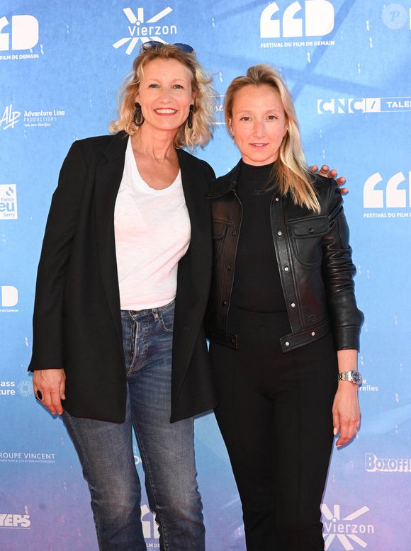 Alexandra Lamy et Audrey Lamy - Photocall de la première édition du Festival du Film de Demain au Ciné Lumière à Vierzon. Le 3 juin 2022
© Coadic Guirec / Bestimage