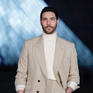Cette diversification lui permet de sécuriser ses revenus face à l’instabilité du métier d’acteur.

Tahar Rahim - Arrivées au Grand Dîner du Louvre 2026 à Paris pendant la fashion week Prêt à Porter femme automne/hiver 2026-2027 (PFW)
 © Olivier Borde / Bestimage