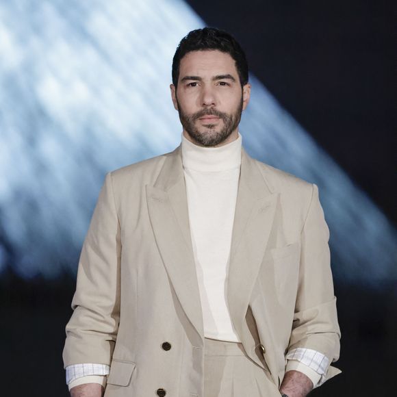 Cette diversification lui permet de sécuriser ses revenus face à l’instabilité du métier d’acteur.

Tahar Rahim - Arrivées au Grand Dîner du Louvre 2026 à Paris pendant la fashion week Prêt à Porter femme automne/hiver 2026-2027 (PFW)
 © Olivier Borde / Bestimage