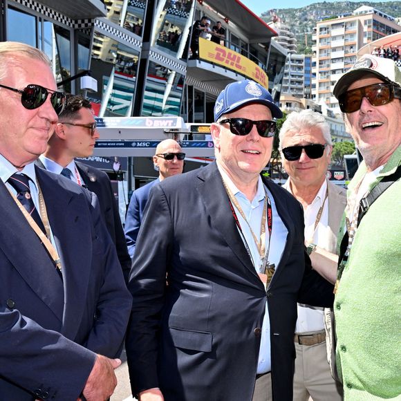 Le prince Albert II de Monaco et Jean-Luc Reichmann dans les paddocks du Formula 1 Louis Vuitton Grand Prix de Monaco 2026, à Monte Carlo, Monaco, le 6 juin 2026. © Bruno Bebert/Bestimage