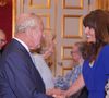 Accompagnée de Charles III, elle a célébré avec émotion les 125 ans de l'organisation Cancer Research UK et a chaleureusement salué le dévouement des équipes médicales et des chercheurs.

Le roi Charles III d'Angleterre s'adresse à Davina McCall lors d'une réception organisée par Cancer Research UK à l'occasion du 125e anniversaire de l'organisation caritative, au St James's Palace, à Londres.

©Bestimage