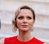 Charlene de Monaco a fait une apparition très remarquée.

La princesse Charlène de Monaco arrivant au dîner d'état en l'honneur de la visite du couple présidentiel français au palais princier à Monaco. © Dominique Jacovides / Bestimage