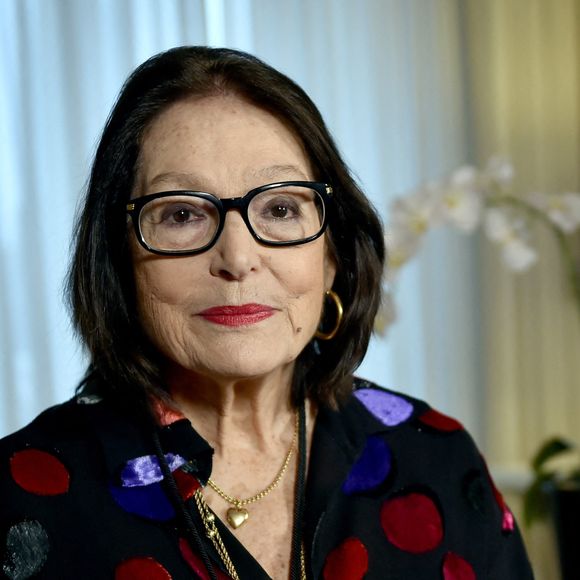 La chanteuse grecque Nana Mouskouri pose lors d'une interview à Berlin, en Allemagne, le 12 janvier 2018. Photo by Britta Pedersen/DPA/ABACAPRESS.COM