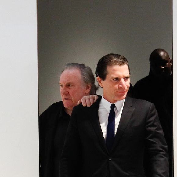Gérard Depardieu et son avocat Jérémie Assous - Arrivées au procès de G.Depardieu accusé d'avoir agressé sexuellement deux femmes en 2021 lors du tournage du film "Les volets verts" de Jean Becker.
Paris, le 25 mars 2025.

© Clovis / Perusseau / Bestimage