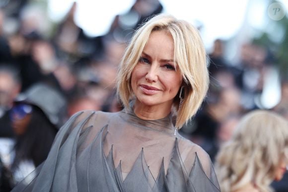 Adriana Karembeu assiste au tapis rouge et à la projection de L'histoire du son à Cannes, France, le 21 mai 2025, dans le cadre du Festival de Cannes. Photo par Jerome Domine/ABACAPRESS.COM