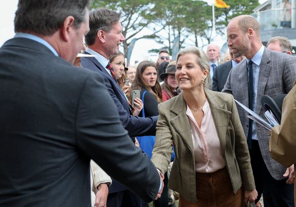 Le prince William et Sophie Rhys-Jones - Le prince de Galles, connu sous le nom de duc de Cornouailles lorsqu'il est en Cornouailles, et la duchesse d'Édimbourg lors d'une visite au pavillon de l'alimentation et de l'agriculture pendant le Royal Cornwall Show au Royal Cornwall Showground, Whitecross, Wadebridge. Vendredi 6 juin 2025. Photo by Chris Jackson/PA Wire/ABACAPRESS.COM