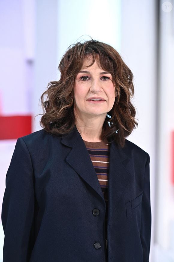 Gourmande et bonne vivante, elle cuisine avec soin et aime se faire plaisir sans culpabilité. 

Exclusif - Valérie Lemercier - Enregistrement de l'émission "Vivement Dimanche prochain" présentée par M.Drucker et diffusée le 30 janvier 2022 sur France 2. Le 21 janvier 2022
© Guillaume Gaffiot / Bestimage