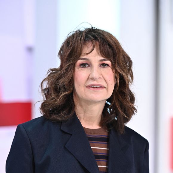 Gourmande et bonne vivante, elle cuisine avec soin et aime se faire plaisir sans culpabilité. 

Exclusif - Valérie Lemercier - Enregistrement de l'émission "Vivement Dimanche prochain" présentée par M.Drucker et diffusée le 30 janvier 2022 sur France 2. Le 21 janvier 2022
© Guillaume Gaffiot / Bestimage