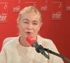 Emmanuelle Béart face à Léa Salamé dans les locaux de France Inter ce lundi 24 février 2025. (Capture d'écran YouTube).