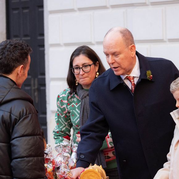 Pour rappel, Jacques et Gabriella de Monaco ont célébré leur 10e anniversaire le mardi 10 décembre 2024

Le prince Albert II de Monaco, Le prince Jacques de Monaco, marquis des Baux - La famille princière de Monaco offre les traditionnels cadeaux de Noël aux enfants monégasques dans la Cour du Palais Princier, le 18 décembre 2024. 
© Olivier Huitel / Pool Monaco / Bestimage