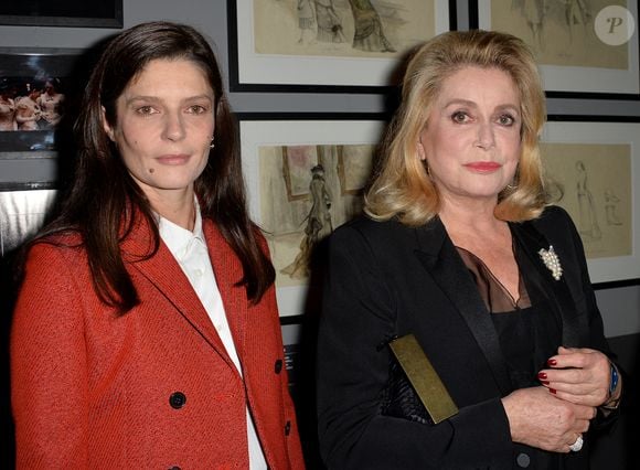 “Le texte (...) était écrit avec les pieds par des gens que je ne crois pas très bien intentionnés”, ajoute la fille de Catherine Deneuve

Catherine Deneuve et sa fille Chiara Mastroianni - Visite privée de l'exposition "Martin Scorsese" à la cinémathèque française à Paris, le 13 octobre 2015.