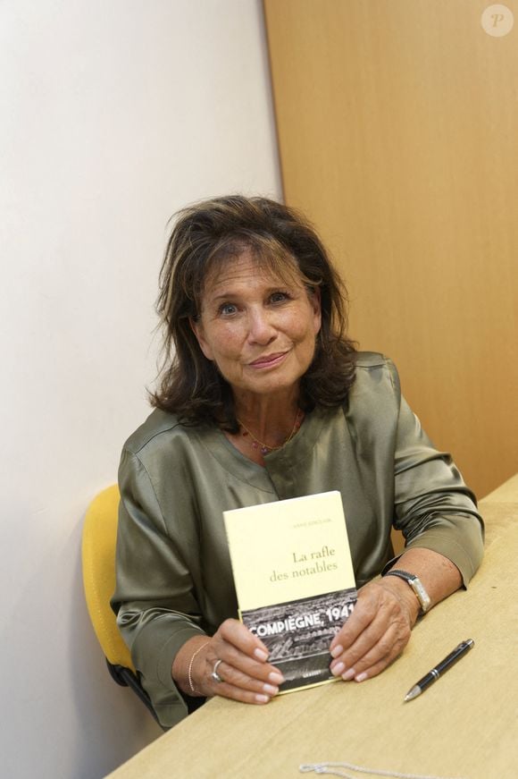La journaliste franco-américaine Anne Sinclair rencontre des gens et signe son livre 'La Rafle des notables' au Mémorial de l'internement et de la déportation - Camp de Royallieu, le 19 septembre 2020 à Compiègne, France. Photo par Edouard Bernaux/Abacapress.com
