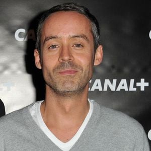 Yann Barthès distingue deux facettes de son chroniqueur, qu’il juge essentiel au programme malgré ses polémiques.
Yann Barthes arrivant à la soirée Canal Plus organisée pour présenter les programmes de la saison à venir à la Cité de la Mode et du Design à Paris, en France, le 6 septembre 2012. Photo de Giancarlo Gorassini/ABACAPRESS.COM