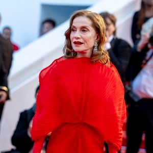 Isabelle Huppert - Montée des marches du film "Histoires parallèles" lors du 79ème Festival International du Film de Cannes, le 14 mai 2026. 

© Olivier Borde / Bestimage