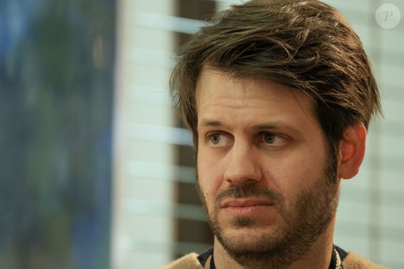 Alessandro Belmondo lors des Journées du livre et du vin à Saumur (Maine et Loire) le 6 avril 2025. © Laeticia Notariani/Bestimage