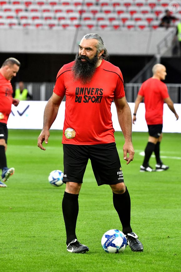 Sébastien Chabal - Match des Légendes, la rencontre qui mêle le football et le rugby au profit de l'association de P. Olmeta (ancien gardien de but et co-fondateur de l'association), "Un sourire, un espoir pour la vie" s'est déroulé à Nice à l'Allianz Riviera, le 26 septembre 2022. L'association de P. Olmetta est engagée en faveur des enfants atteints de cancer ou de maladie orpheline. © Bruno Bebert/Bestimage