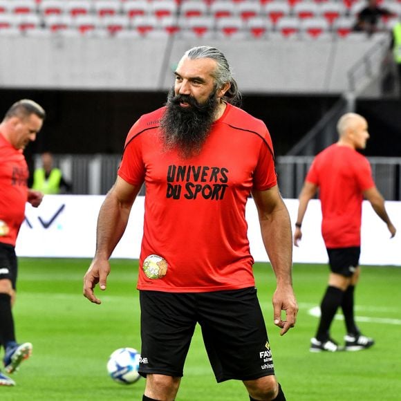 Sébastien Chabal - Match des Légendes, la rencontre qui mêle le football et le rugby au profit de l'association de P. Olmeta (ancien gardien de but et co-fondateur de l'association), "Un sourire, un espoir pour la vie" s'est déroulé à Nice à l'Allianz Riviera, le 26 septembre 2022. L'association de P. Olmetta est engagée en faveur des enfants atteints de cancer ou de maladie orpheline. © Bruno Bebert/Bestimage