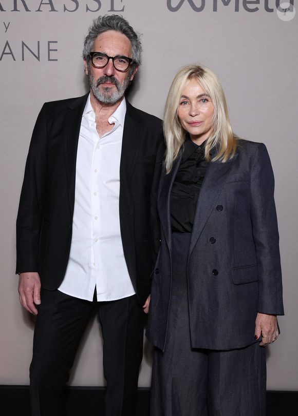 Un peu plus loin dans la soirée, Emmanuelle Béart était présente aux côtés de son époux Frédéric Chaudier

Exclusif - Emmanuelle Béart et Frederic Chaudier lors de la soirée anniversaire des 25 ans de la Terrasse de Albane pendant le 79ème Festival International du Film de Cannes, France, le 15 mai 2026. © Denis Guignebourg/Bestimage