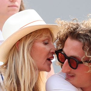 Isabelle Camus et son fils Joalukas Noah dans les tribunes lors des Internationaux de France de Tennis de Roland Garros 2025, à Paris, France, le 3 juin 2025. © Jacovides-Moreau/Bestimage