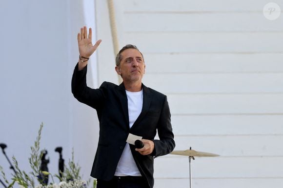 Gad Elmaleh - Le président de la République française E.Macron et la première dame B.Macron assistent à la messe donnée par le pape François au stade Vélodrome de Marseille, le 23 septembre 2023. Sa Sainteté le pape François est à Marseille pour la clôture des Rencontres Méditerranéennes (17 - 24 septembre 2023). 
© Dominique Jacovides / Bestimage