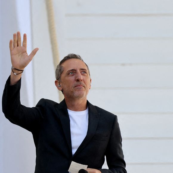 Gad Elmaleh - Le président de la République française E.Macron et la première dame B.Macron assistent à la messe donnée par le pape François au stade Vélodrome de Marseille, le 23 septembre 2023. Sa Sainteté le pape François est à Marseille pour la clôture des Rencontres Méditerranéennes (17 - 24 septembre 2023). 
© Dominique Jacovides / Bestimage