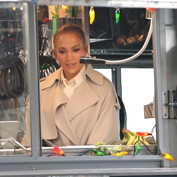 New Jersey - Jennifer Lopez sur le tournage à Hoboken, New Jersey, du film "Office Romance" le 21/04/2025

Photo : Backgrid USA / Bestimage