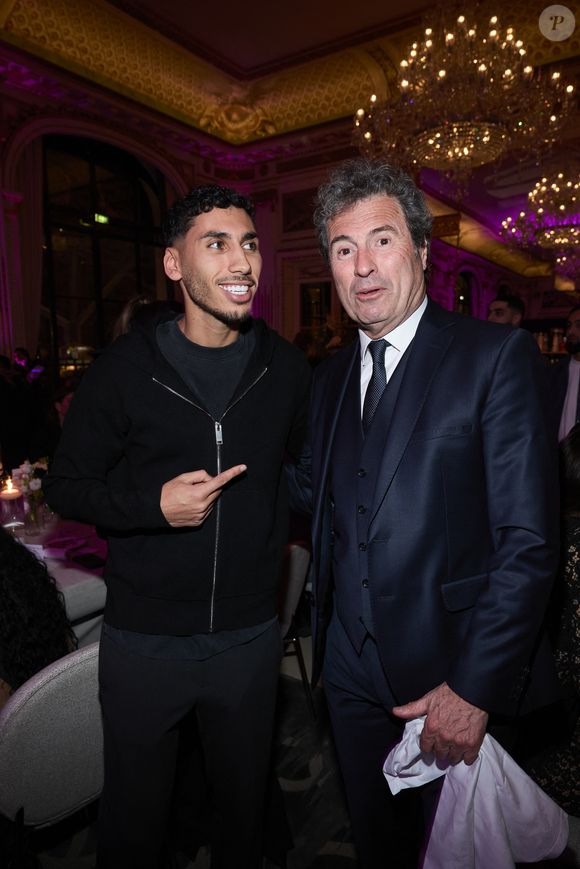 Ilyes Djadel, Omar da Fonseca - Première édition des Trophées Madame – Le Grand Dîner dans le cadre prestigieux de l'hôtel Peninsula à Paris le 6 mars 2025. Cet événement d’exception a réuni des figures influentes du monde de la culture, du sport, du luxe et de l’entrepreneuriat, venues célébrer les femmes qui façonnent et inspirent notre époque.
Placée sous le signe de l’excellence, de l’innovation et de l’audace, cette soirée a mis à l’honneur des personnalités féminines remarquables, sélectionnées pour leur impact et leur engagement dans leur domaine respectif.
Le trophée exclusif des « Trophées Madame » a été conçu par l’artiste de street art Leloluce, incarnant la force et la résilience des femmes d’aujourd’hui.
Les lauréates ont été choisies par un comité d’expertes influentes, issues du mouvement Women With Impact et reconnues pour leur discernement et leur engagement en faveur de la promotion des femmes. © Cyril Moreau/Bestimage