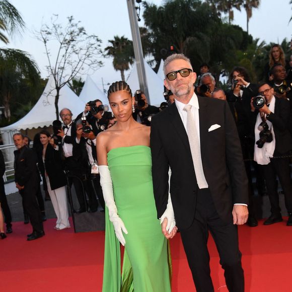 Tina Kunakey et son ex-mari Vincent Cassel - Montée des marches du film « Les crimes du futur » lors du 75ème Festival International du Film de Cannes. Le 23 mai 2022 © Rachid Bellak / Bestimage