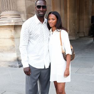 Selon la galerie qui présente son travail, l’artiste franco-américaine développe une œuvre influencée par sa vie entre Dakar et Los Angeles. 

Omar Sy et sa fille Selly lors du défilé de mode Homme printemps-été 2023 Louis Vuitton dans la cour Carrée du Louvre à Paris, France, le 23 juin 2022. Bertrand Rindoff/Bestimage