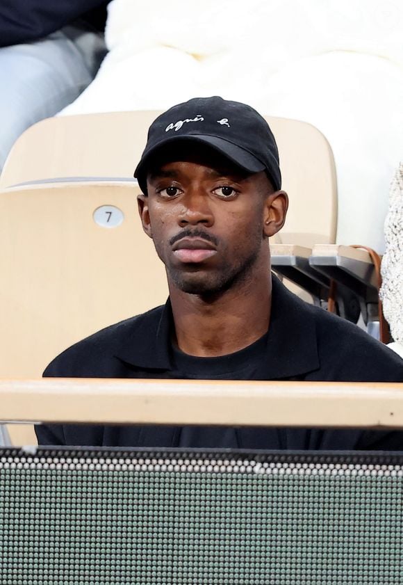 Ousmane Dembélé dans les tribunes lors des Internationaux de France de Tennis de Roland Garros 2025. Paris, le 26 mai 2025. © Jacovides-Moreau/Bestimage