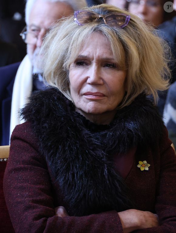 Clémentine Célarié lors du lancement de 'Une Jonquille contre le cancer' à Paris le 12 Mars 2024.
© Denis Guignebourg/Bestimage