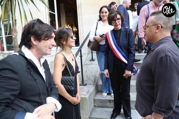 Exclusif - ⁠Najoua Belyzel et son mari Christophe, Chaïma Razgallah (ex-compagne de Grichka Bogdanoff), Rachida Dati, Faudel - ⁠Damien Nougarède reçoit des mains de Rachida Dati les insignes de Chevalier dans l’ordre des Arts et Lettres, lors d’une cérémonie organisée dans la salle des mariages de la mairie du 7ème arrondissement à Paris le 15 juillet 2026. © Alain Guizard/Bestimage