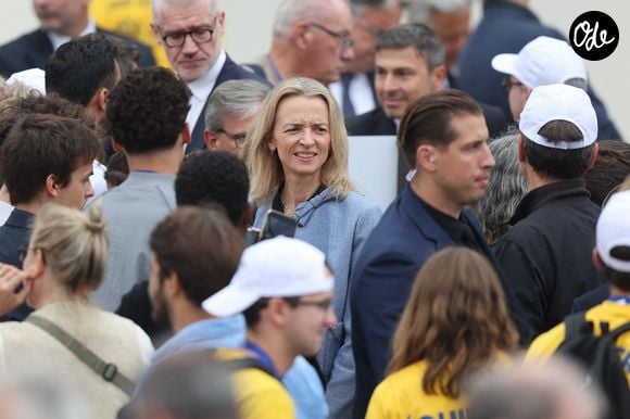 À Paris, cette rencontre a pris une tout autre ampleur avec la messe géante célébrée par Léon XIV place de la Concorde, devant une foule estimée à 800.000 personnes par le Vatican

Delphine Arnault - Les célébrités lors de la grande messe du pape Leon XIV sur la place de la Concorde à Paris, le 26 septembre 2026. Entre l’avenue des Champs-Elysées et la place de la Concorde, 700.000 fidèles et curieux, venus des quatre coins du globe, se sont rassemblés pour participer à la messe célébrée par le Saint Père. Le voyage apostolique, du 25 au 28 septembre 2026, se poursuivra à Lourdes et Metz. © Jacovides / Moreau / Bestimage