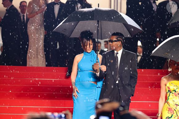ASAP Rocky et sa femme Rihanna (enceinte) - Descente des marches du film « Highest 2 Lowest » lors du 78ème Festival International du Film de Cannes, au Palais des Festivals à Cannes. Le 19 mai 2025
© Jacovides-Moreau / Bestimage
