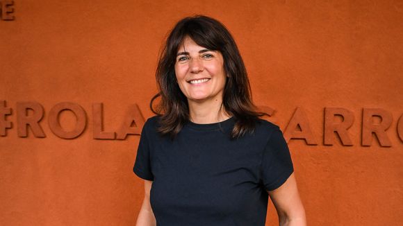 Estelle Denis à Roland-Garros avec son fils Merlin, né de sa relation avec Raymond Domenech : le jeune homme la dépasse d'une tête