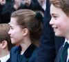 Ces dessins ont été diffusés sur la chaîne télévisée CBeebies, où les présentateurs ont donné leur avis sur ces œuvres royales.
Prince Louis, Princesse Charlotte, Prince George - La famille royale britannique se rend à la messe de Noël à Sandringham le 25 décembre 2024.