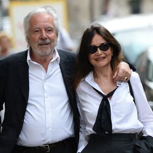Pierre Arditi et Evelyne Bouix - Mariage de Claude Lelouch à la mairie du 18ème à Paris, le 17 juin 2023. © Agence / Bestimage