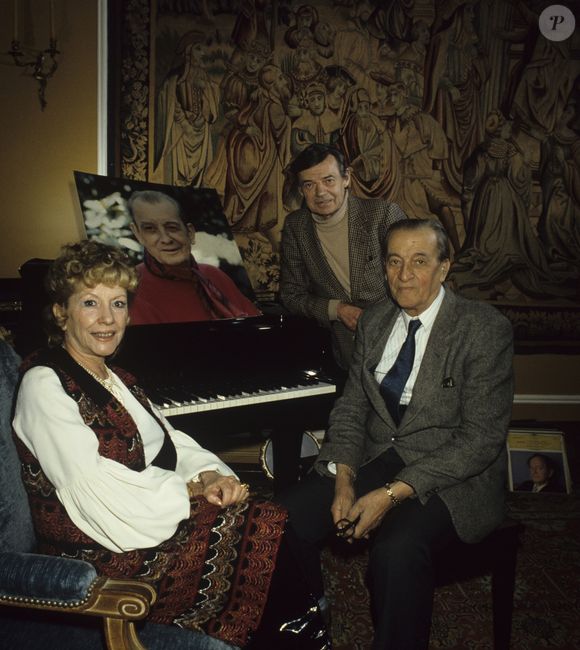 Nicolas Pagnol accuse la mairie de vouloir "tuer la culture provençale" et multiplie les recours judiciaires, dont deux plaintes contre Benoît Payan et plusieurs adjoints.

Archives - En France, à Paris, autour du piano acheté par Marcel Pagnol et du portrait de ce dernier,  de gauche &