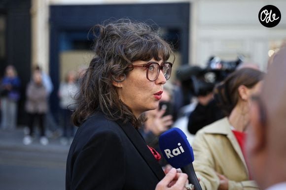 Claudia Squitieri, fille de Claudia Cardinale, lors de la cérémonie funéraire de l'actrice italo-française Claudia Cardinale à l'église Saint-Roch à Paris, en France, le 30 septembre 2025. Claudia Cardinale, décédée le 23 septembre à l'âge de 87 ans, a mené une carrière longue de six décennies et a été dirigée par des grands noms tels que Federico Fellini et Luchino Visconti. Photo de Raphael Lafargue/ABACAPRESS.COM