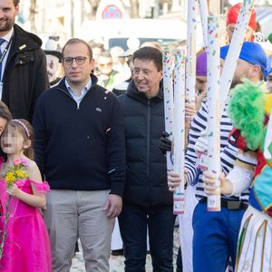 Christian Estrosi, le maire de Nice, sa fille Bianca, son 1er adjoint Anthony Borré et Graig Monetti, l'adjoint au maire de Nice, délégué à l’événementiel, à la jeunesse et à l'égalité des chances, ont lancé "La Carnavalina", une déambulation d'artistes, musiciens, jongleurs, acrobates..., le long de l'avenue Jean Médecin en prémice à la soirée d'ouverture de la 140eme édition du Carnaval de Nice "Roi des Oceans" à Nice, le 15 février 2025.
Crédit : Bruno Bebert / Bestimage