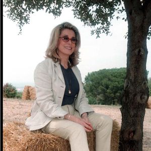 Le domaine de Primard, ancien château de Catherine Deneuve situé à Guainville, a été transformé en hôtel cinq étoiles tout en préservant l’âme du lieu. 

Catherine Deneuve - Italie - A Castegnéto Carducci en Toscane. © FOCUS AGENCY / BESTIMAGE