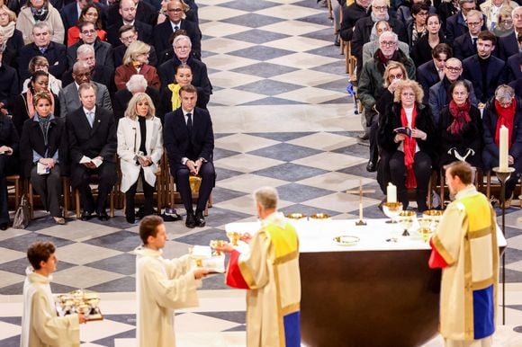 La grande-duchesse Maria Teresa de Luxembourg, Le grand-duc Henri de Luxembourg, Brigitte Macron, Emmanuel Macron - Messe de consécration du mobilier liturgique de la cathédrale Notre-Dame de Paris, le 8 décembre 2024. Joyau de l’art gothique, lieu de culte et de culture, symbole universel de la France et de son histoire, la cathédrale de Notre-Dame de Paris rouvre ses portes les 7 et 8 décembre, cinq ans après le terrible incendie ravageur, survenu le 15 avril 2019. 
© Cyril Moreau / Bestimage