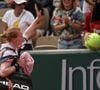 Cette grande annonce est accompagnée sur Instagram d'une photo, où l'on voit la sportive belge poser aux côtés de sa compagne, Émilie Vermeiren, qu'elle a épousée le 16 juillet 2023.
La Belge Alison Van Uytvanck lors des Internationaux de France de Tennis de Roland Garros 2022, le 25 mai 2022. © Aurélien Morissard / Panoramic / Bestimage